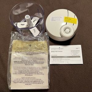 Pampered Chef Manual Food Processor NIB